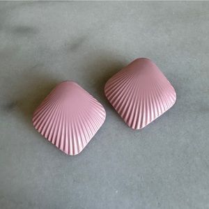 VINTAGE • 80s Oversized Shell Motif Earrings Dusty Rose Pastel Goth Balletcore